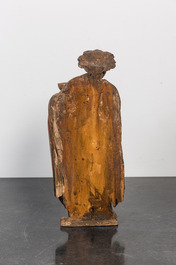 Une figure de l'ap&ocirc;tre Jean tenant sa calice en bois sculpt&eacute; et polychrom&eacute;, 17&egrave;me