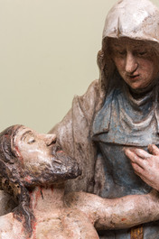 Vierge de Piti&eacute; en noyer sculpt&eacute; et polychrom&eacute;, Italie du sud ou Espagne, d&eacute;but du 17&egrave;me