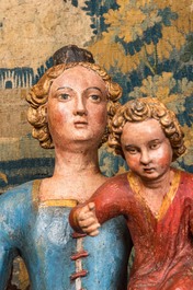 Grande Vierge &agrave; l'Enfant en bois polychrom&eacute;, 17/18&egrave;me