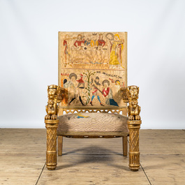 Fauteuil tr&ocirc;ne en bois dor&eacute; &agrave; d&eacute;cor de griffons au dos &agrave; broderie de style romane, vers 1900