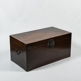 A Chinese wooden chest, 19/20th C.