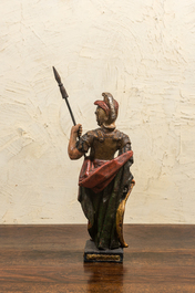 Een polychrome houten sculptuur van een Romeinse soldaat, 17/18e eeuw