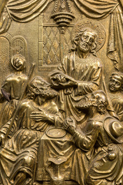 Tabernacle en ch&ecirc;ne sculpt&eacute; &agrave; plaque en bronze dor&eacute;, France, dat&eacute; 1872 et d&eacute;dicac&eacute;