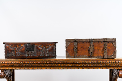 Twee houten koffers met ijzerbeslag, 17/18e eeuw