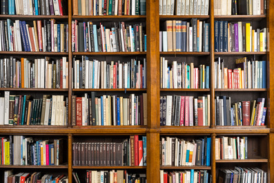 Biblioth&egrave;que ouverte en ch&ecirc;ne &agrave; couronne en forme de ch&acirc;teau, 19&egrave;me