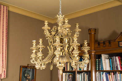 Lustre de style Louis XV en bronze dor&eacute;, 20&egrave;me