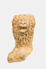 A marble model of a reclining lion, 20th C.