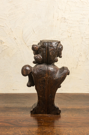 Een houten sculptuur van een groteske, 18e eeuw