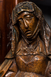Vierge de Piti&eacute; en noyer sculpt&eacute; avec restes de polychromie, Pays-Bas m&eacute;ridionaux, d&eacute;but du 16&egrave;me