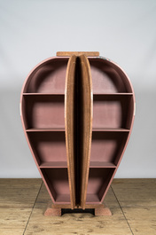 Cabinet &agrave; deux portes en bois couvert de cuir rose, 20&egrave;me