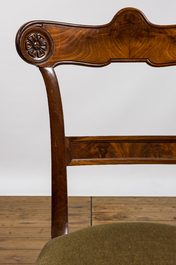 Negen Engelse mahoniehouten stoelen en een armstoel, 19e eeuw