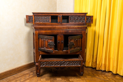Een neogotische houten kast met oudere elementen met smeedijzeren beslag, 19e eeuw