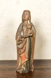 Sainte Odile tenant une calice en tilleul sculpt&eacute; et polychrom&eacute;, Allemagne, Rhin moyen, d&eacute;but du 16&egrave;me