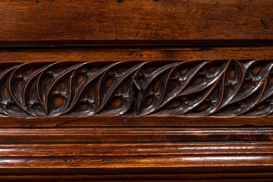 Armoire en bois de style n&eacute;o-gothique aux &eacute;l&eacute;ments anciens et montures en fer forg&eacute;, 19&egrave;me