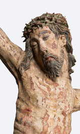 Grand Christ en bois sculpt&eacute; et polychrom&eacute;, 16&egrave;me