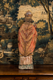 Een grote Duitse polychrome eikenhouten bisschop, Bovenrijn gebied, late 15e eeuw