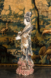 Een grote Chinese polychrome houten sculptuur van Guanyin, 20e eeuw