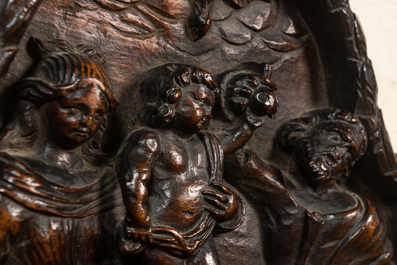Een notenhouten reli&euml;f met voorstelling van de Heilige Familie en de Heilige Geest, 17/18e eeuw