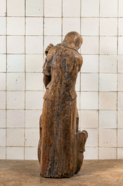 Saint Michel terrassant le diable en noyer sculpt&eacute;, probablement Allemagne, 17&egrave;me