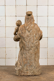 Vierge &agrave; l&rsquo;Enfant en pierre calcaire sculpt&eacute;e, Flandres, 17&egrave;me