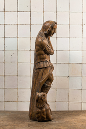 Een notelaren sculptuur van Sint-Michael die de duivel verslaat, wellicht Duitsland, 17e eeuw