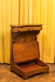 Een Franse houten marqueterie bidbank, 18e eeuw