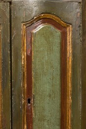 A painted wooden corner cupboard, 18/19th C.