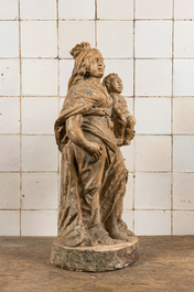 Vierge &agrave; l&rsquo;Enfant en pierre calcaire sculpt&eacute;e, Flandres, 17&egrave;me