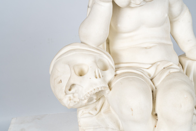 Sculpture d'un putto en deuil en marbre, 20&egrave;me