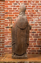 Saint &eacute;v&ecirc;que en bois sculpt&eacute; et polychrom&eacute;, 17/18&egrave;me