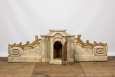 A faux-marbre and gilt wooden tabernacle with a monstrance, 18th C.