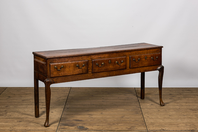 An English oak wooden side table, 19th C.