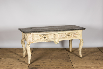 Console de style Louis XV en ch&ecirc;ne patin&eacute; avec le dessus en pierre bleue, 18/19&egrave;me