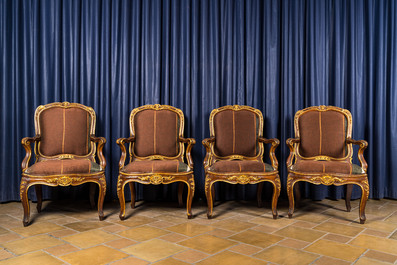 An Italian Louis XV salon composed of a sofa and four armchairs in patinated and gilt walnut, 18/19th C.