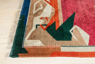 Een Frans designtapijt met geometrische motieven, wol op katoen, eerste helft 20e eeuw