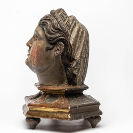 T&ecirc;te de femme reliquaire en bois sculpt&eacute;, polychrom&eacute; et dor&eacute;, Italie, fin du 16&egrave;me