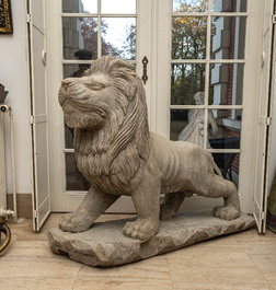 Een paar grote gepatineerde houten leeuwen, 19e eeuw