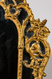 Een Franse vergulde spiegel in Louis XV stijl, 19e eeuw