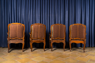 An Italian Louis XV salon composed of a sofa and four armchairs in patinated and gilt walnut, 18/19th C.