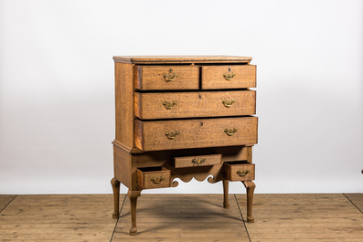 An English wooden tallboy with drawers and cabriole legs, 19th C.