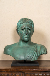 Buste d'homme romain en bronze &agrave; patine verte, 20&egrave;me