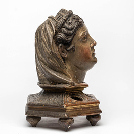 T&ecirc;te de femme reliquaire en bois sculpt&eacute;, polychrom&eacute; et dor&eacute;, Italie, fin du 16&egrave;me