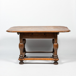 An oak table with baluster feet, 1st half 19th C.