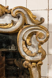 A white patinated and partly gilt wooden mirror, 18/19th C.