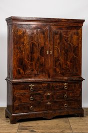 Cabinet en placage de palissandre &agrave; d&eacute;cor d'&eacute;toiles, Flandres, vers 1700