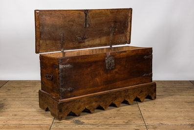 Een koffer in notelaar, 18e eeuw