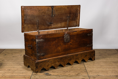 A walnut chest, 18th C.