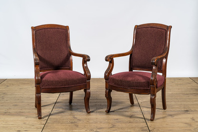 Un salon de style directoire en acajou compos&eacute; d'un canap&eacute; et de deux fauteuils, vers 1900