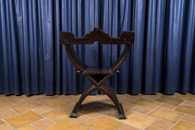 An Italian wooden dagobert chair, 19th C.
