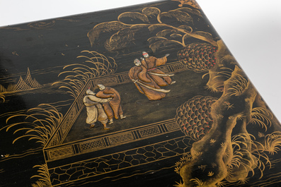An English lacquered and gilt wooden chinoiserie desk, 19/20th C.